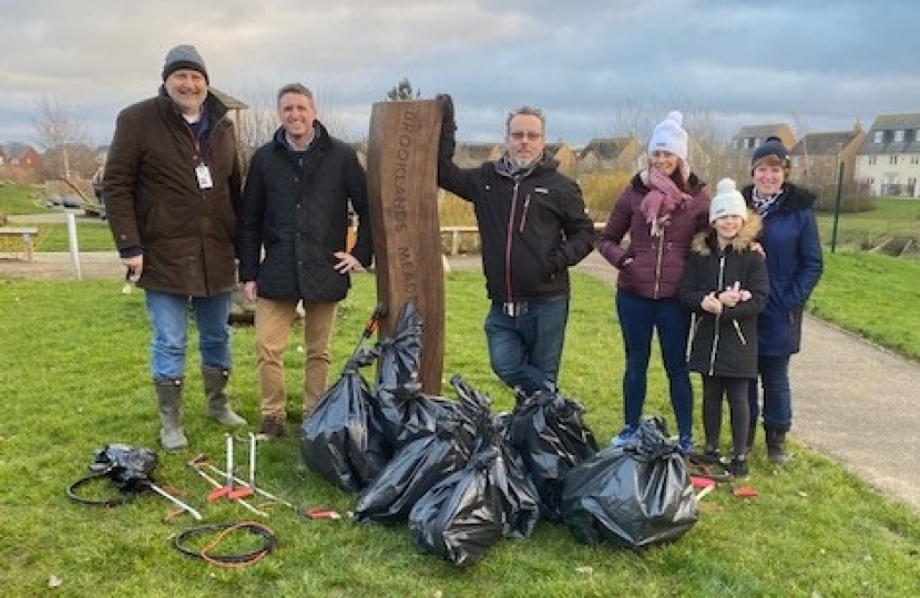 Ben Everitt Litter Picking With The Parks Trust In Brooklands