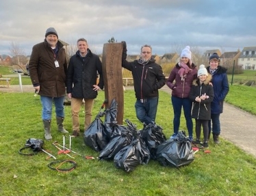 Ben Everitt Litter Picking With The Parks Trust In Brooklands