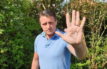 Ben Supporting The #YouAreNotAlone Domestic Abuse Campaign