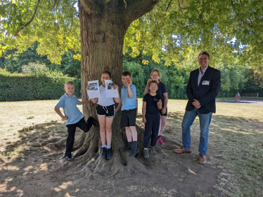 Ben Everitt MP with students taking part in the MARSBalloon project